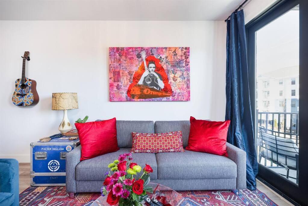 2 Side By Side Units, The Honky Tonk Party Pads, Parking Gym Pool Apartment *