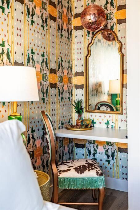 2 Side By Side Units, The Honky Tonk Party Pads, Parking Gym Pool Nashville