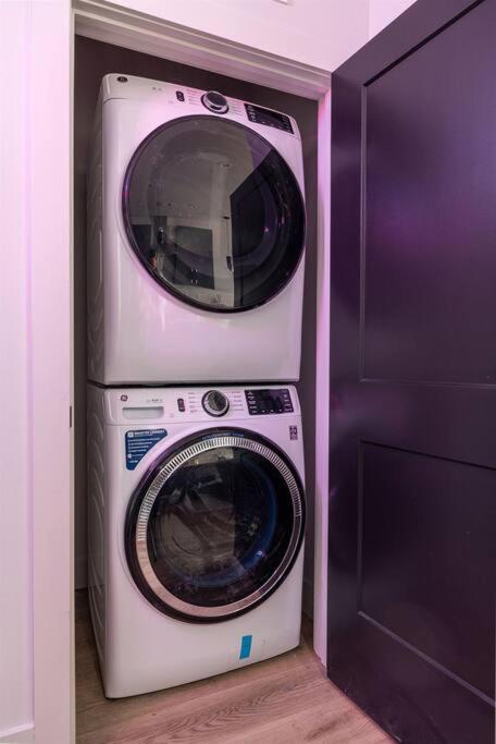 2 Side By Side Units, The Honky Tonk Party Pads, Parking Gym Pool Apartment