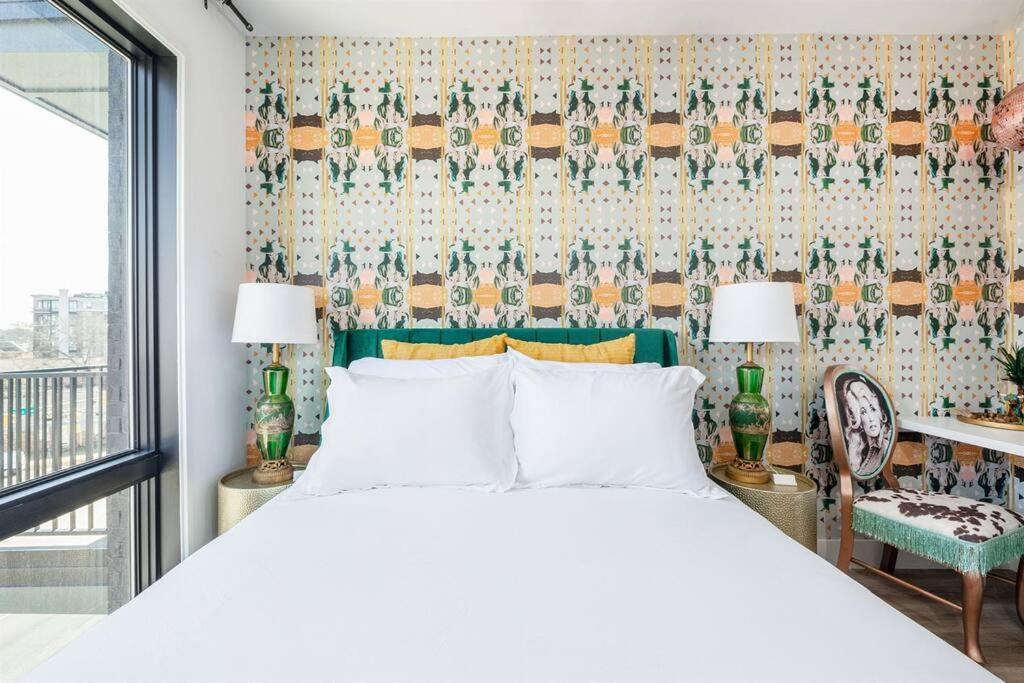 2 Side By Side Units, The Honky Tonk Party Pads, Parking Gym Pool *