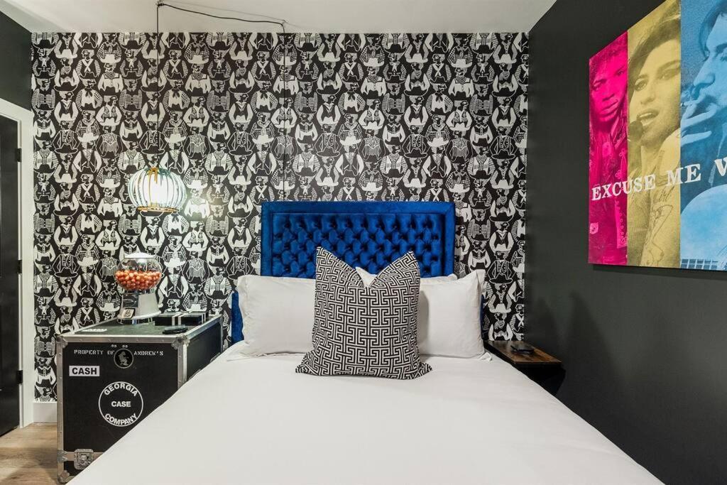 2 Side By Side Units, The Honky Tonk Party Pads, Parking Gym Pool Apartment *