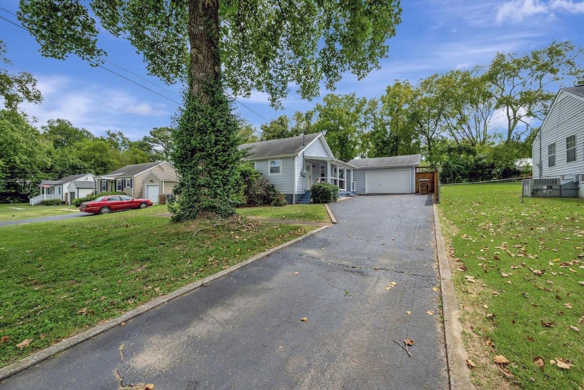 2 Bedroom 4 Miles To Broadway Sleeps 4 Holiday home Nashville