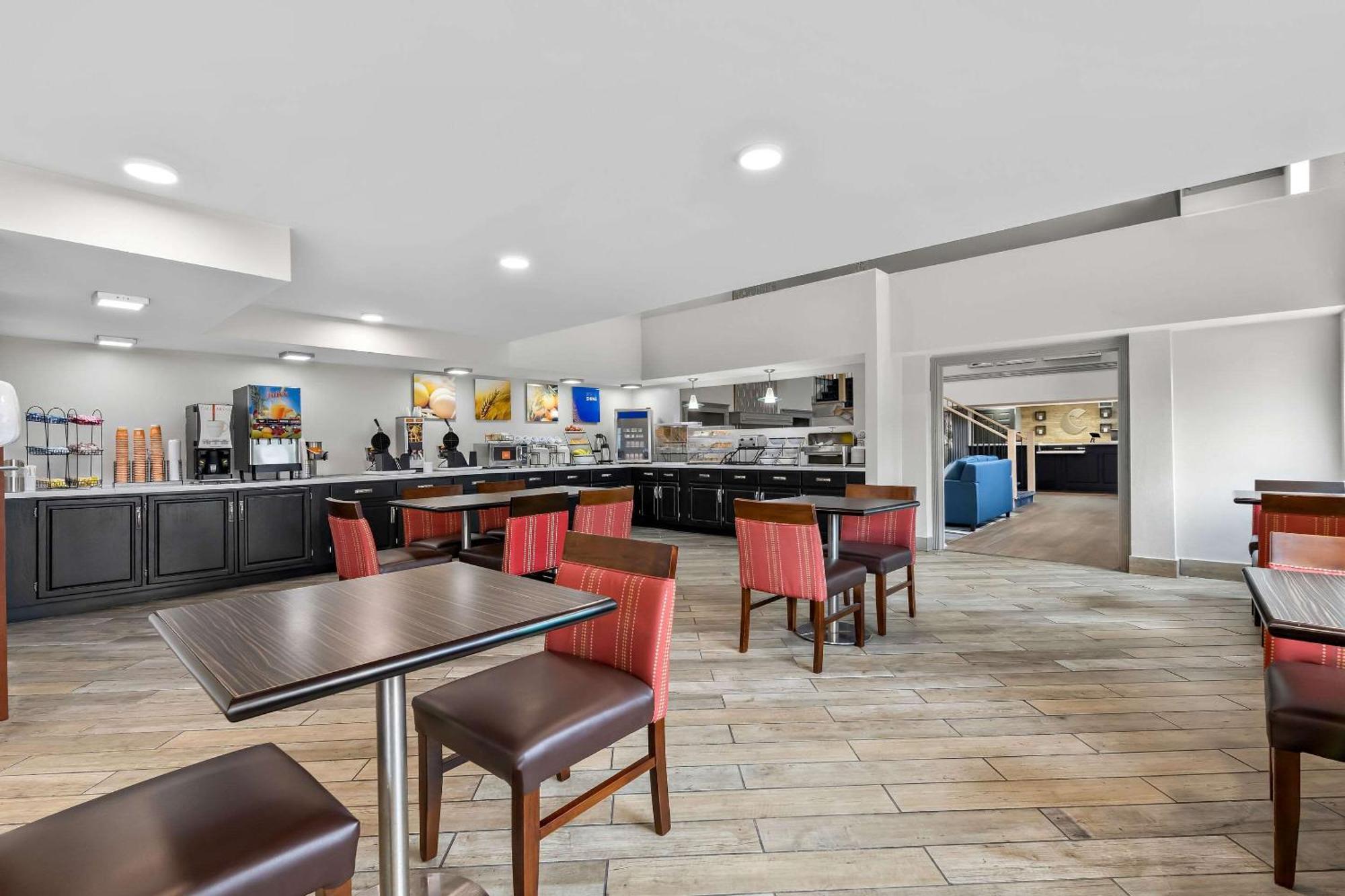 Hotel Comfort & Near Tanger Outlets I-24 Antioch