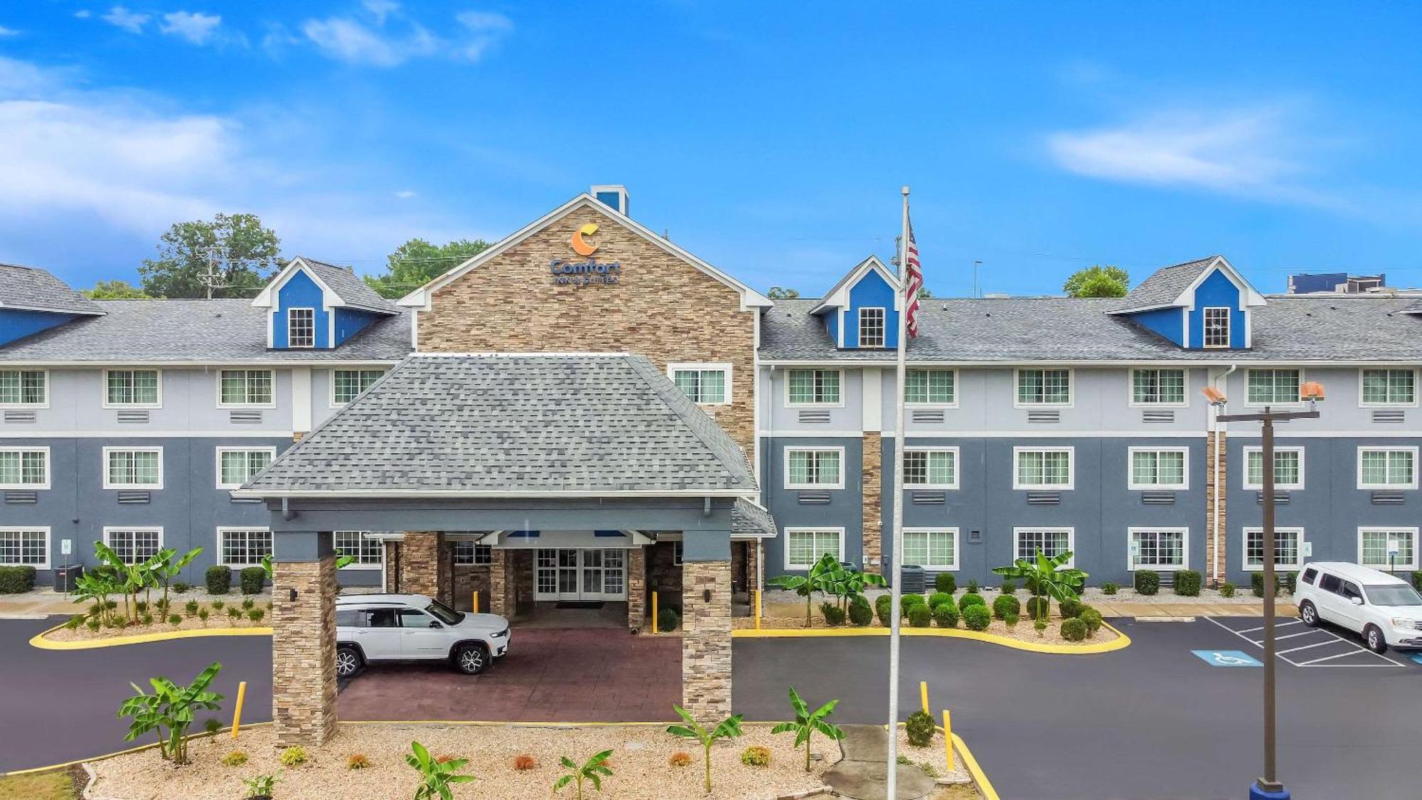 Comfort & Near Tanger Outlets I-24 Antioch Hotel