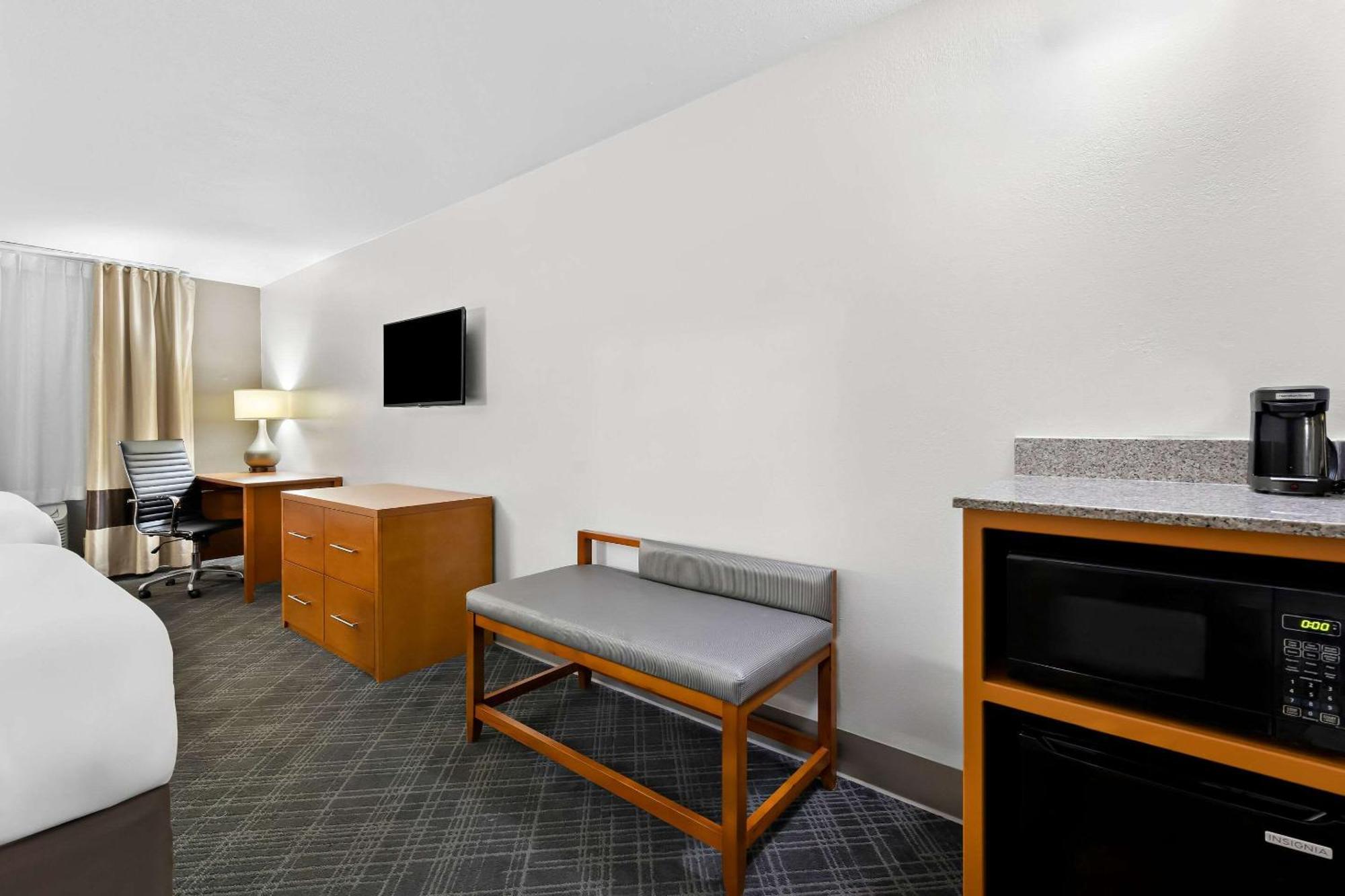 Comfort & Near Tanger Outlets I-24 Antioch Hotel