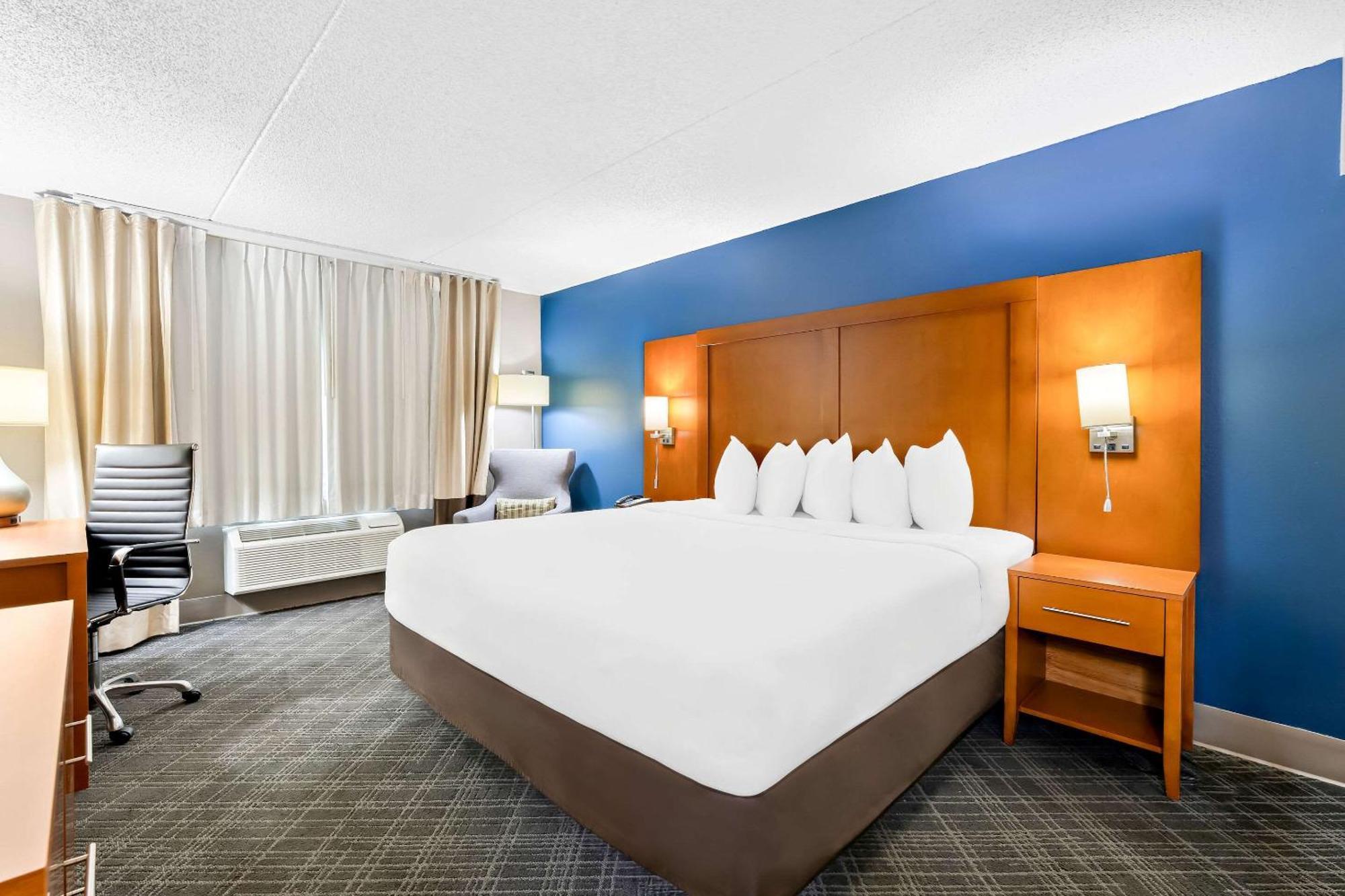 Comfort & Near Tanger Outlets I-24 Antioch Hotel