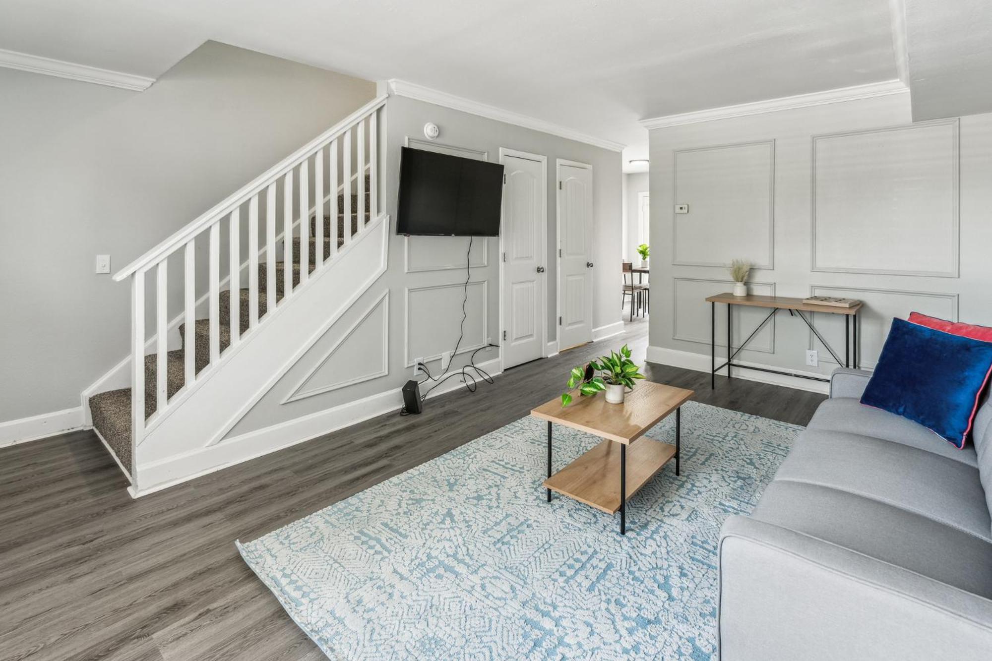 Brentwood D6 I Cozy & Comfy I 2bd I Free Parking *