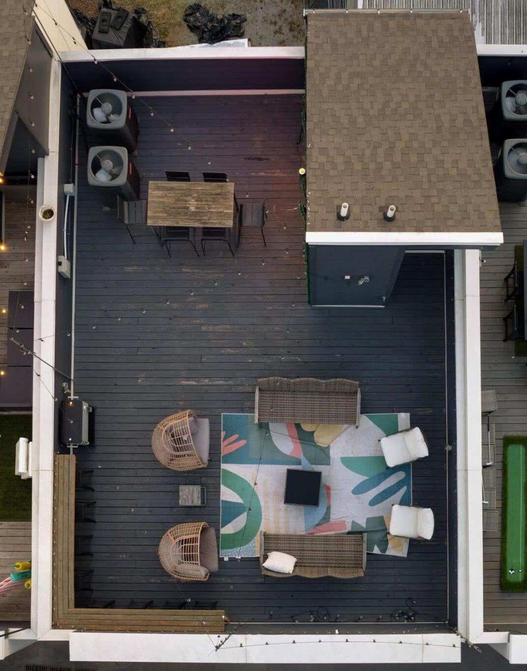 Holiday home Rooftop, Game - Strawberry Wine & Tn Whiskey *