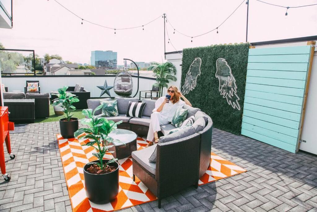 The Oasis Tropical With Rooftop Views