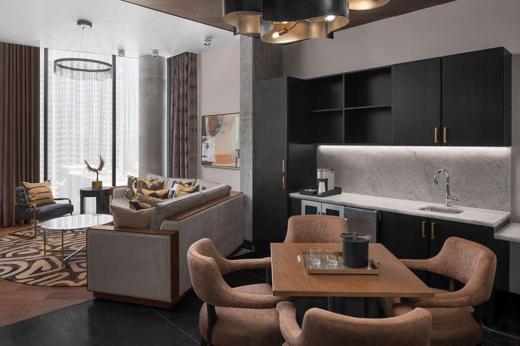 Fraye Curio Collection By Hilton *