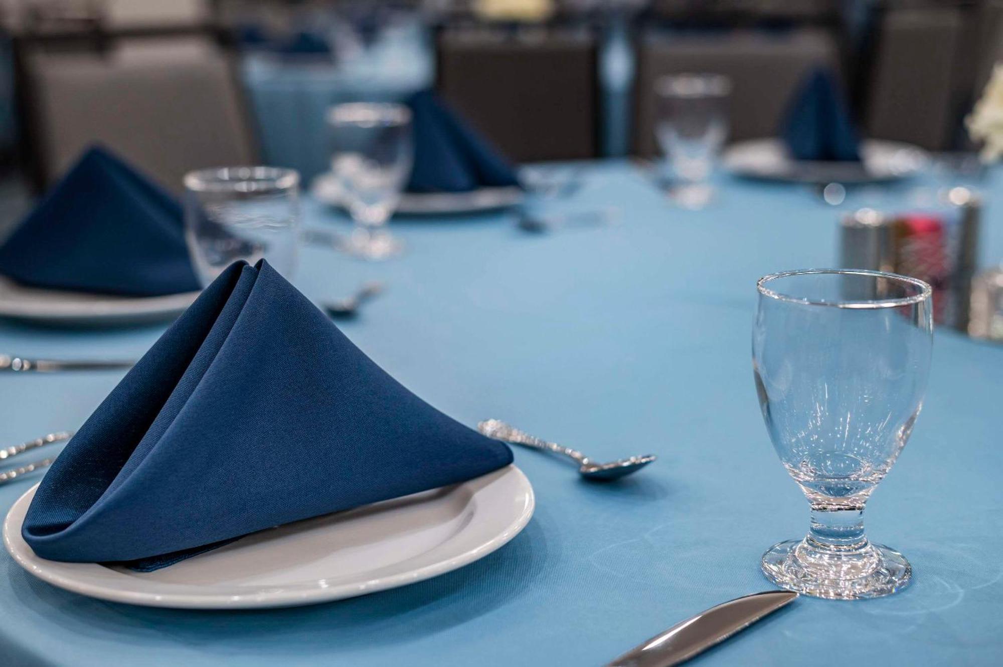 Cambria Airport Hotel 3*