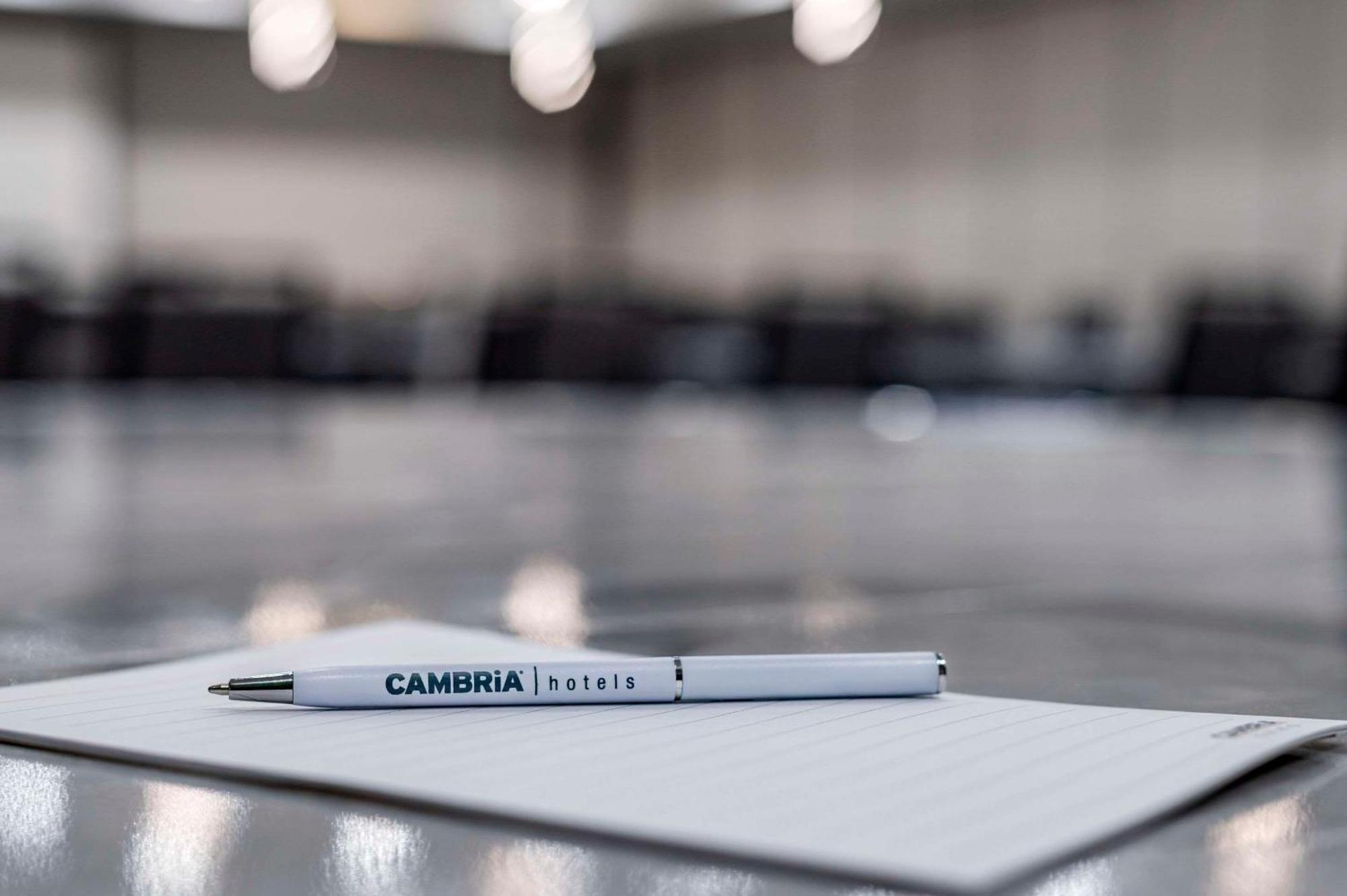 Hotel Cambria Airport 3*