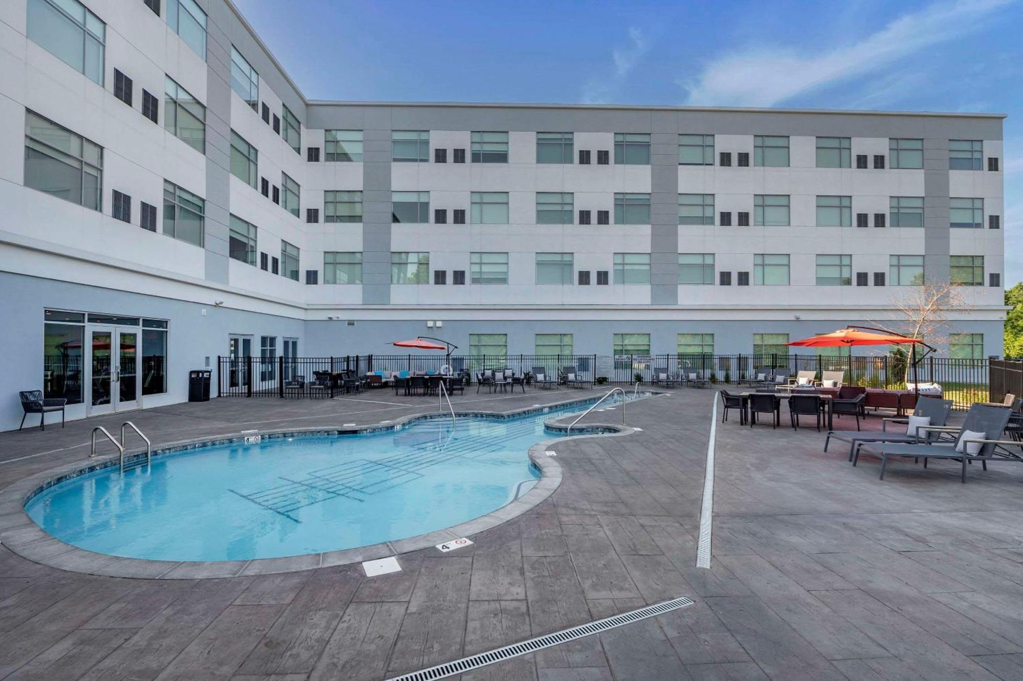 Cambria Airport Hotel Nashville