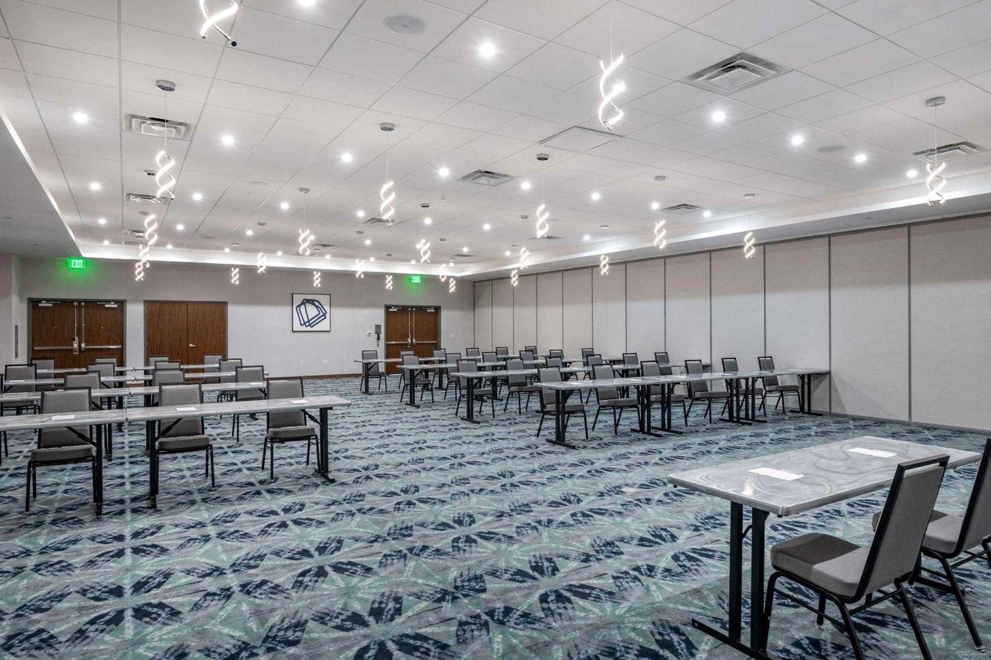 Hotel Cambria Airport