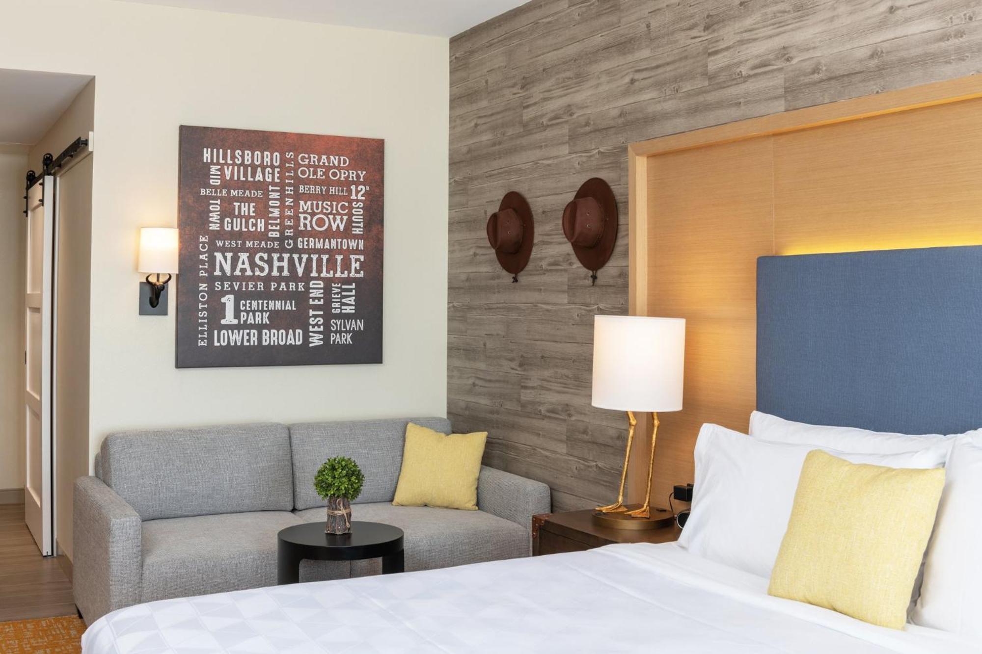 Hotel & Downtown Broadway Nashville