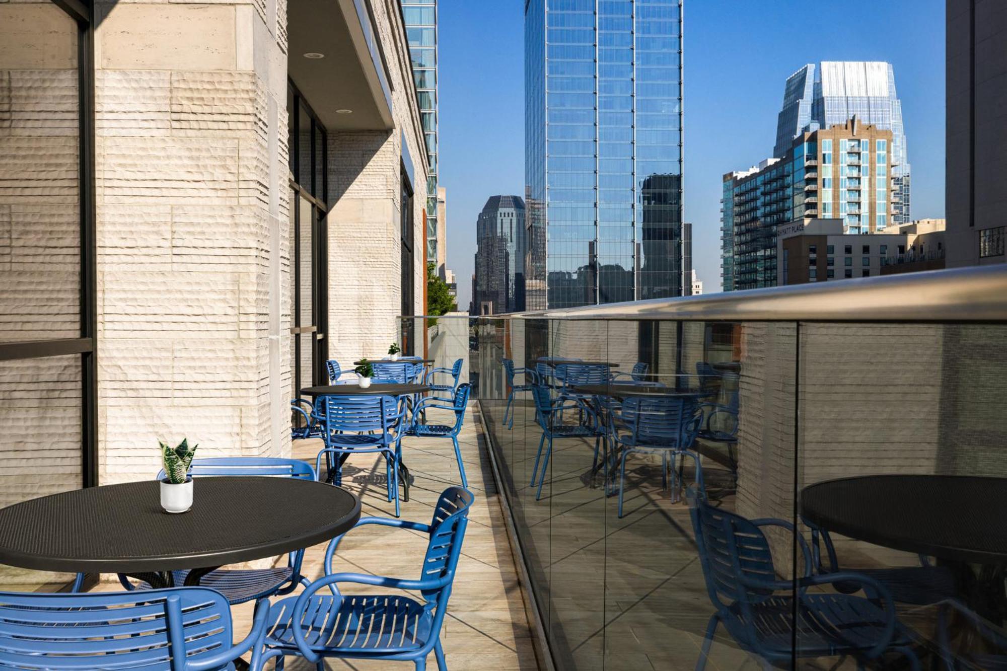 Hotel & Downtown Broadway 3*