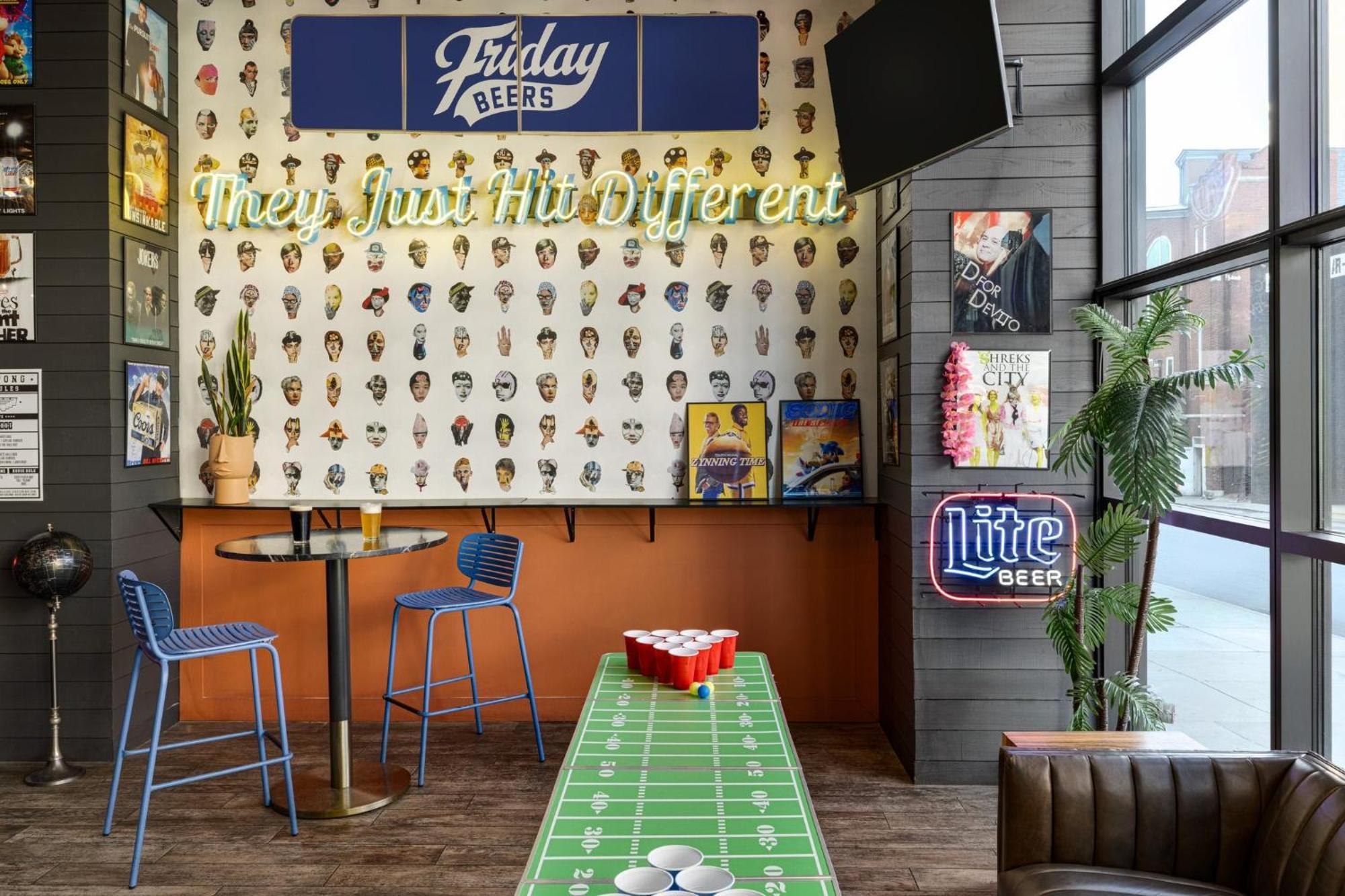Hotel & Downtown Broadway Nashville