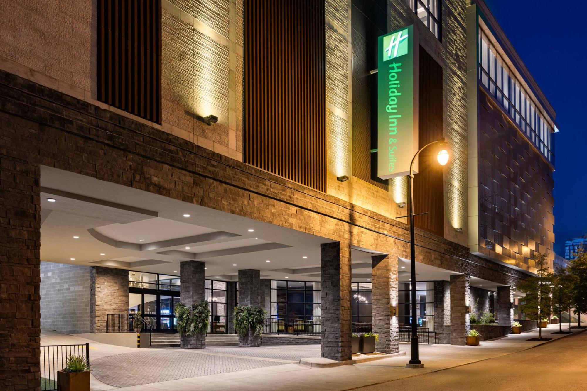 Hotel & Downtown Broadway