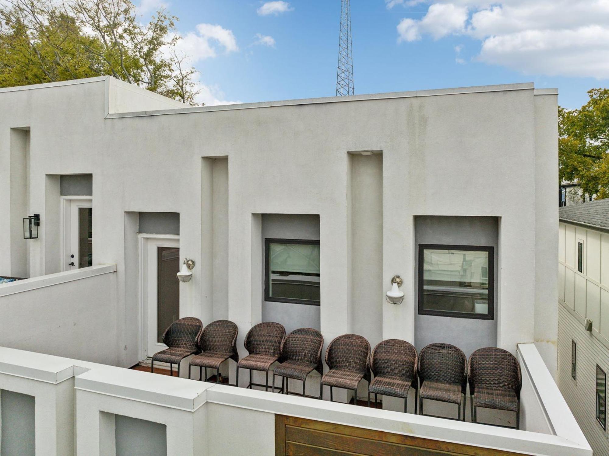 Hottub,2milestobway,4kbeds,3futons,safe *