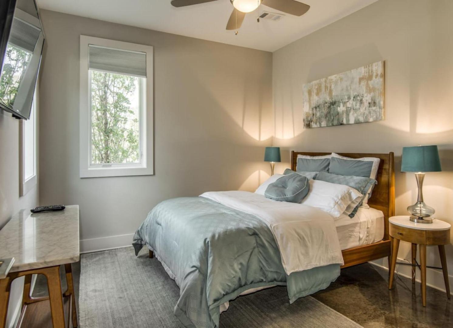 Great Location, Large - Roof Deck, Walk To Ni Holiday home *