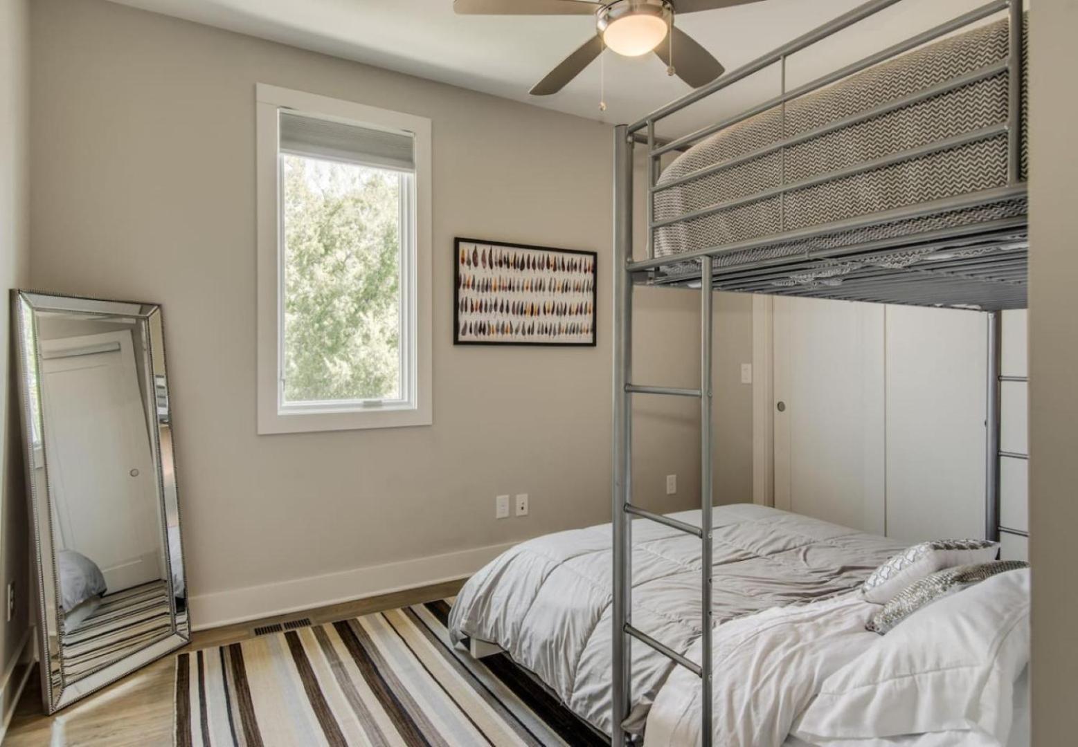 Great Location, Large - Roof Deck, Walk To Ni Holiday home