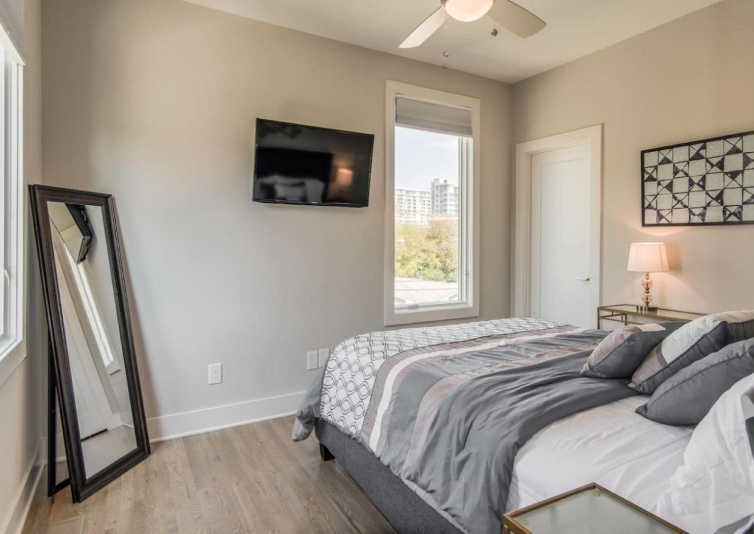 Great Location, Large - Roof Deck, Walk To Ni Holiday home