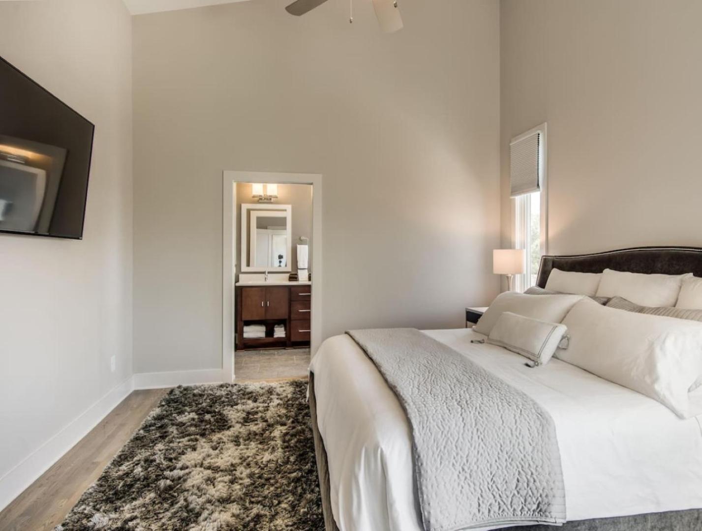 Great Location, Large - Roof Deck, Walk To Ni Holiday home *