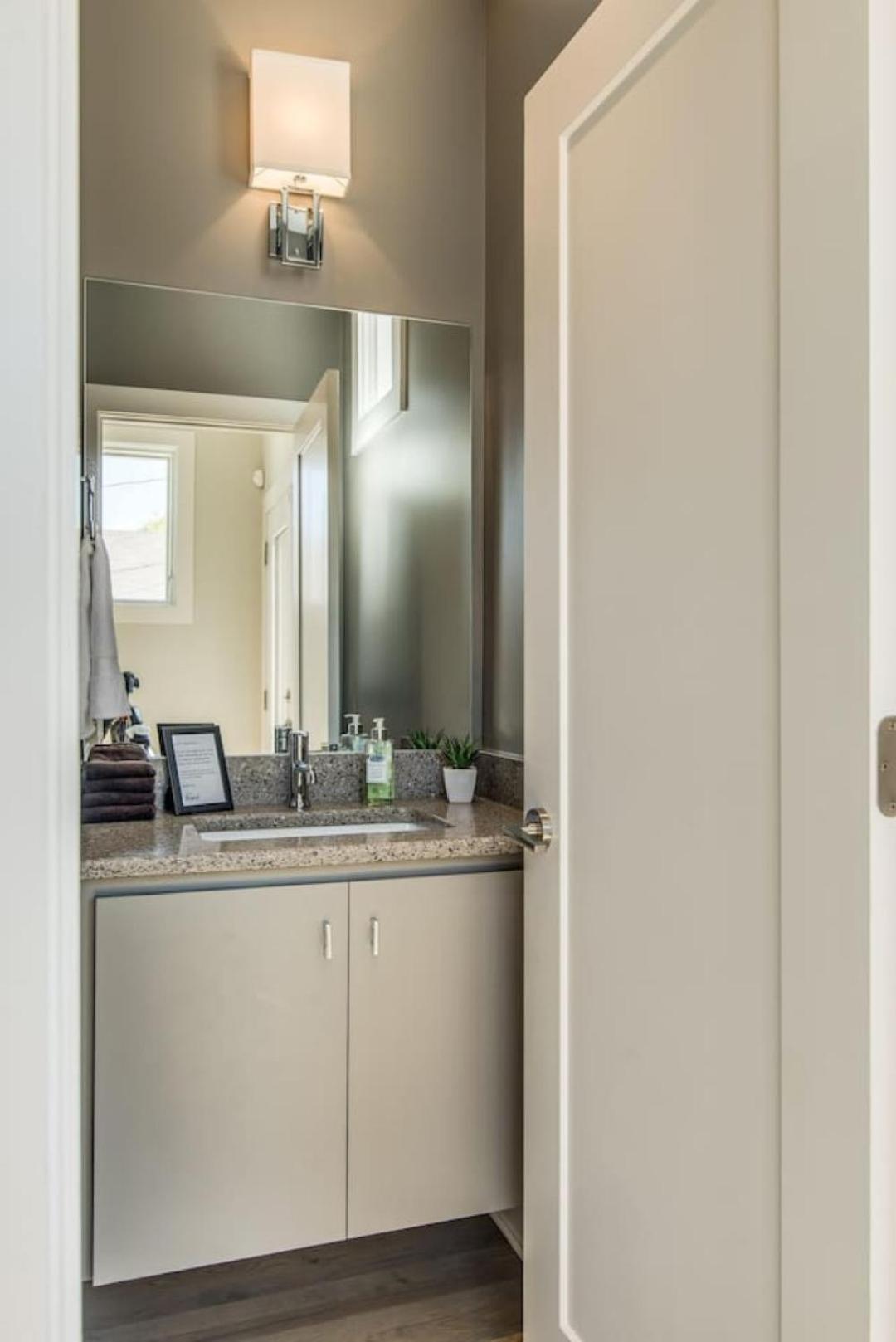 Great Location, Large - Roof Deck, Walk To Ni Holiday home Nashville