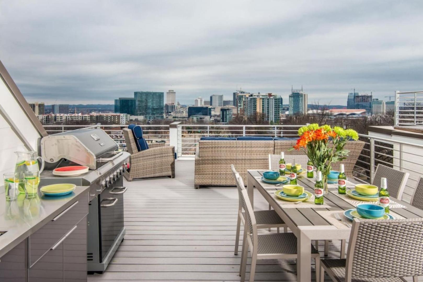 The New Nashview Rooftop-skyline View - Sleeps 12 Holiday home Nashville