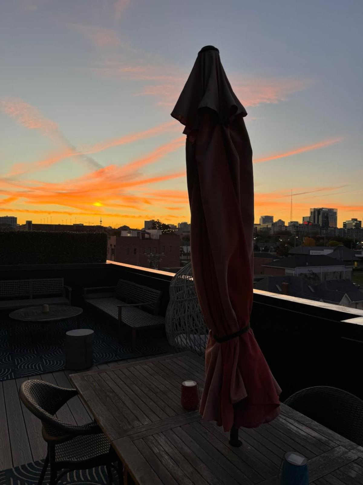 Muse- Morgan Wallen Speakeasy And Giant Balcony