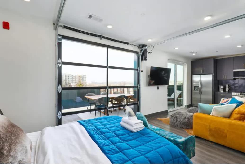 Muse- Morgan Wallen Speakeasy And Giant Balcony