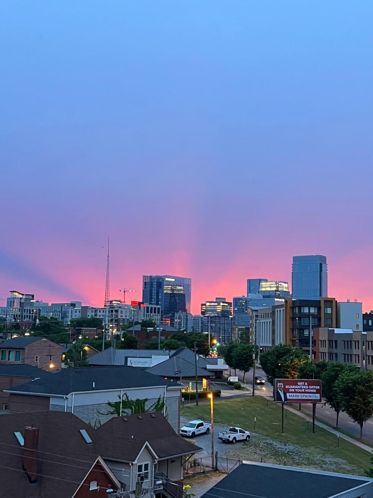 Muse- Morgan Wallen Speakeasy And Giant Balcony Holiday home *