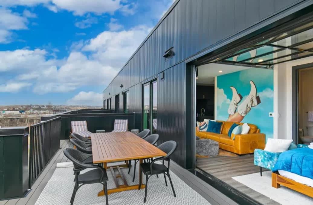 Muse- Morgan Wallen Speakeasy And Giant Balcony Holiday home Nashville