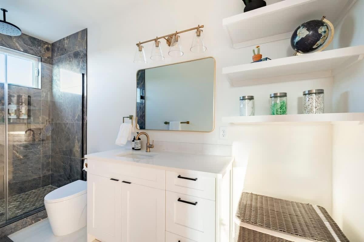 Delight - Fun Murals & Downtown Views Holiday home *