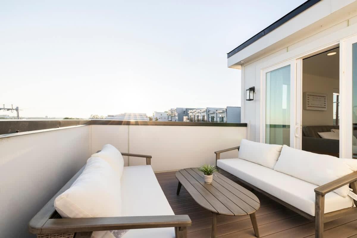Delight - Fun Murals & Downtown Views Holiday home *