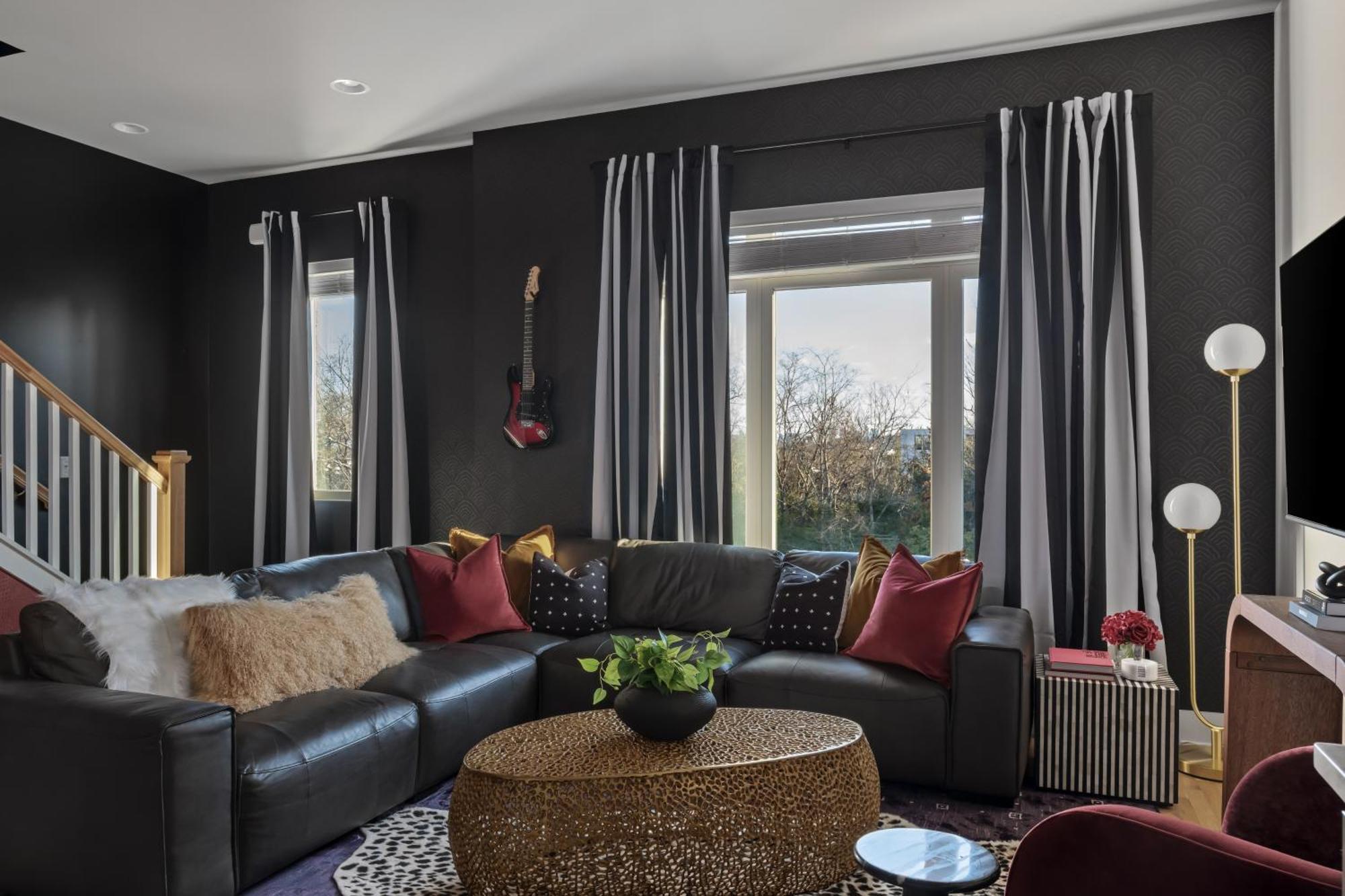 Cool Townhouse Close To Downtown