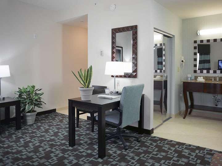 Hampton & At Opryland 3*
