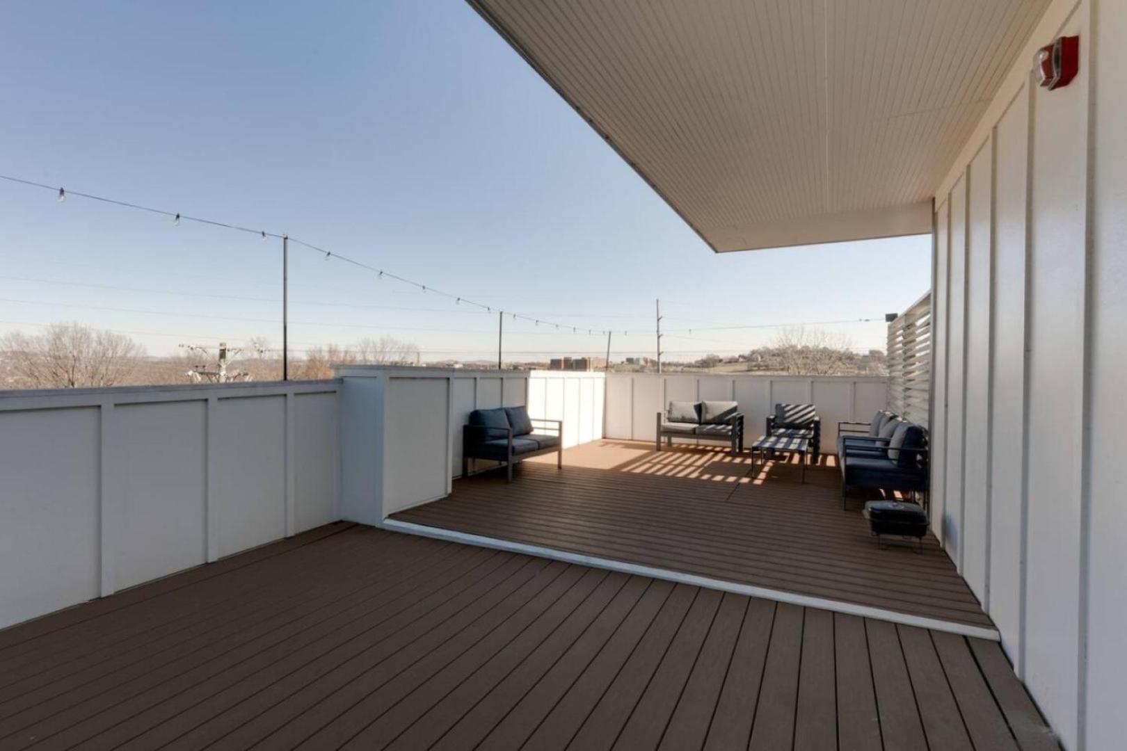 Stunning Nations Minutes From Broadway Apartment