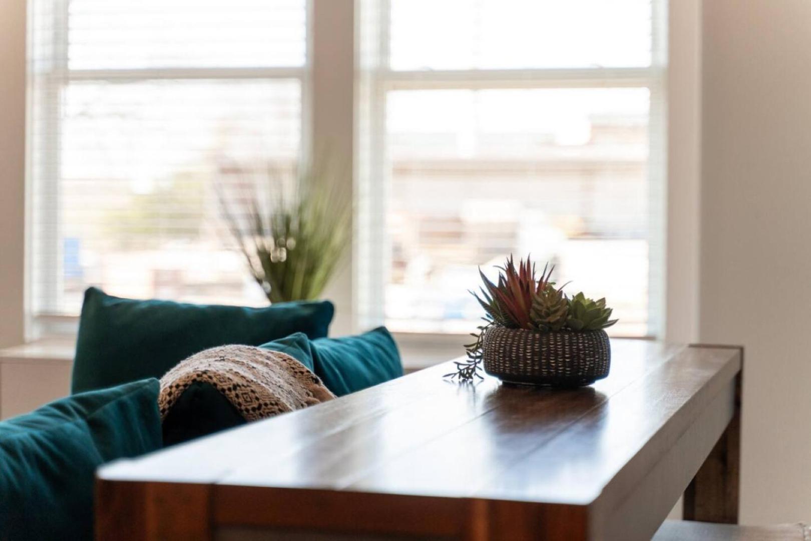 Apartment Stunning Nations Minutes From Broadway *