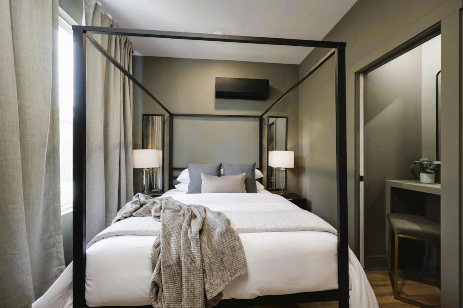 Perfect Pregame Rooftop Close To Broadway Holiday home