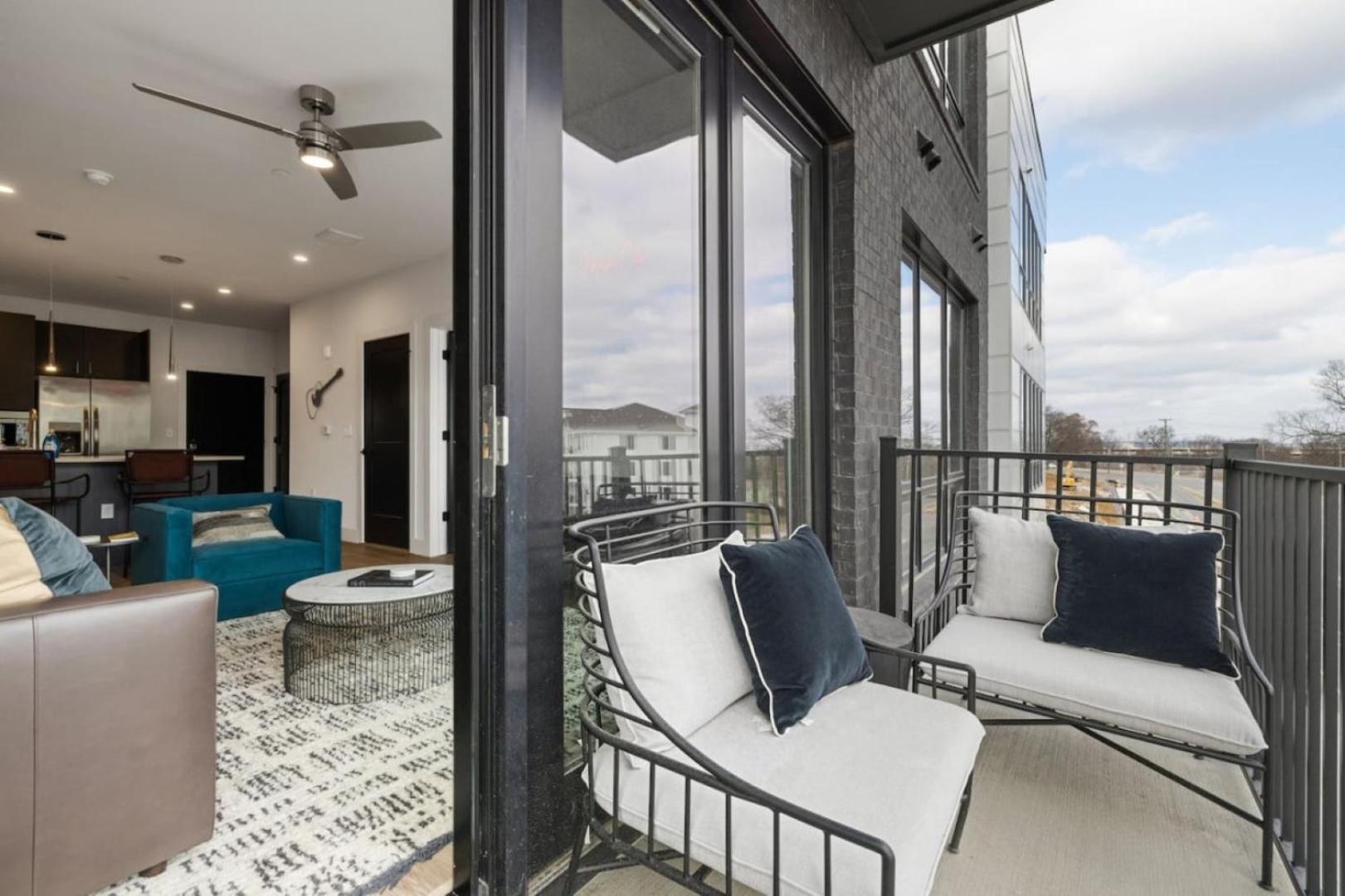 Walk To Nightlife, Vanderbilt, Minutes To Broadway Holiday home Nashville