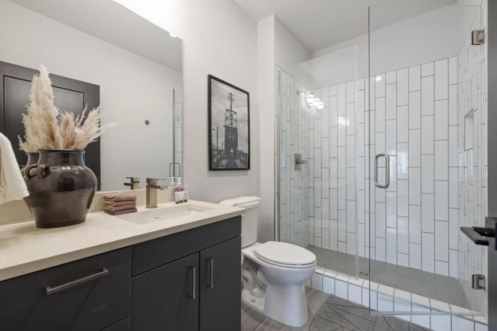 Holiday home Walk To Nightlife, Vanderbilt, Minutes To Broadway *