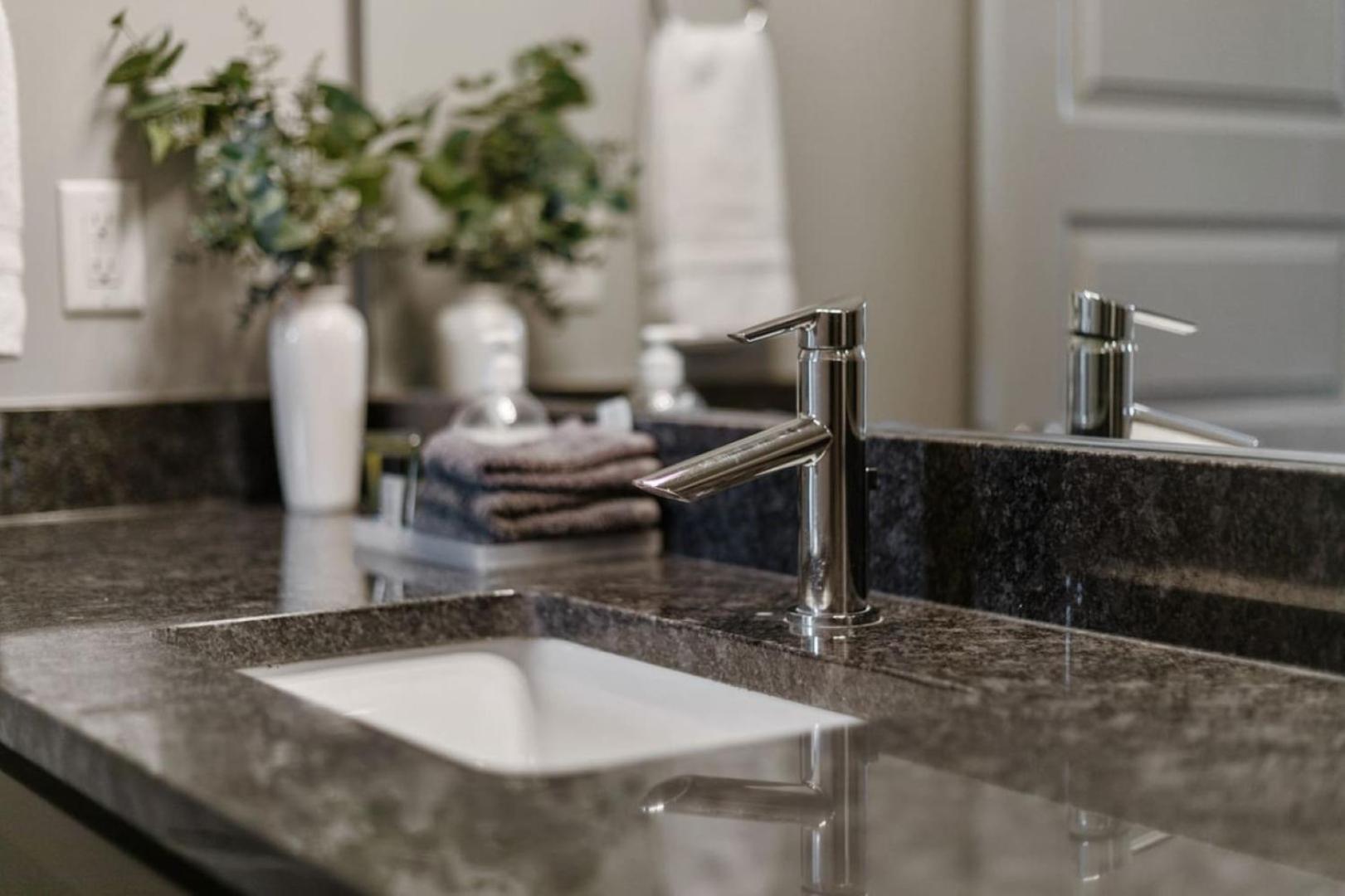 Luxury 4 Bedroom Home, Heart Of The Entertainment *