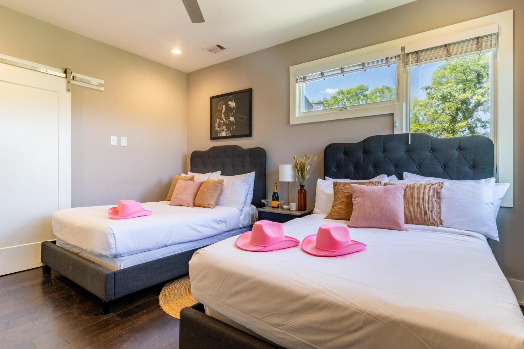 Doralee By Avantstay Rooftop Mins From Downtown Dolly Parton Theme Holiday home