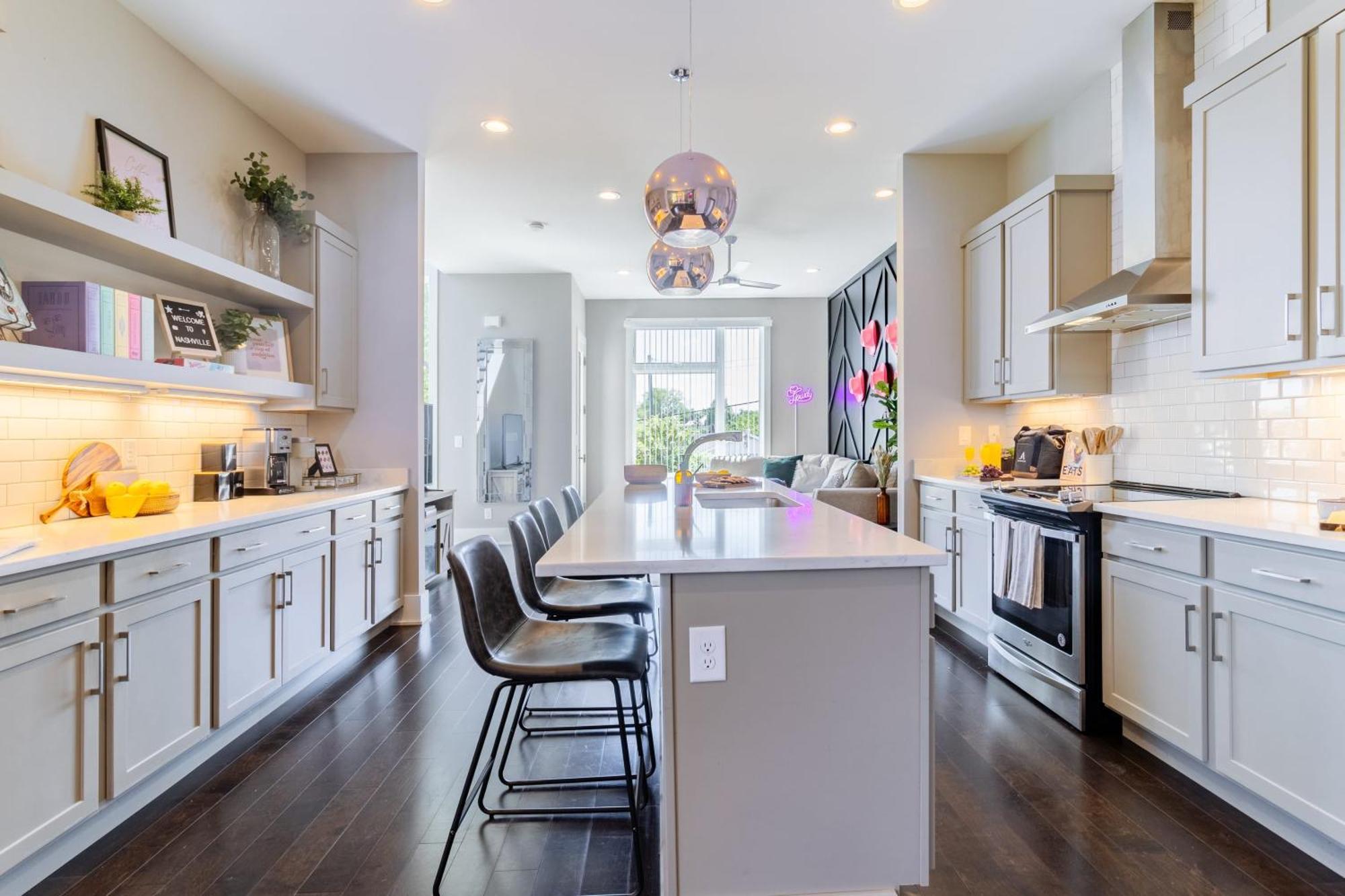Doralee By Avantstay Rooftop Mins From Downtown Dolly Parton Theme Holiday home Nashville
