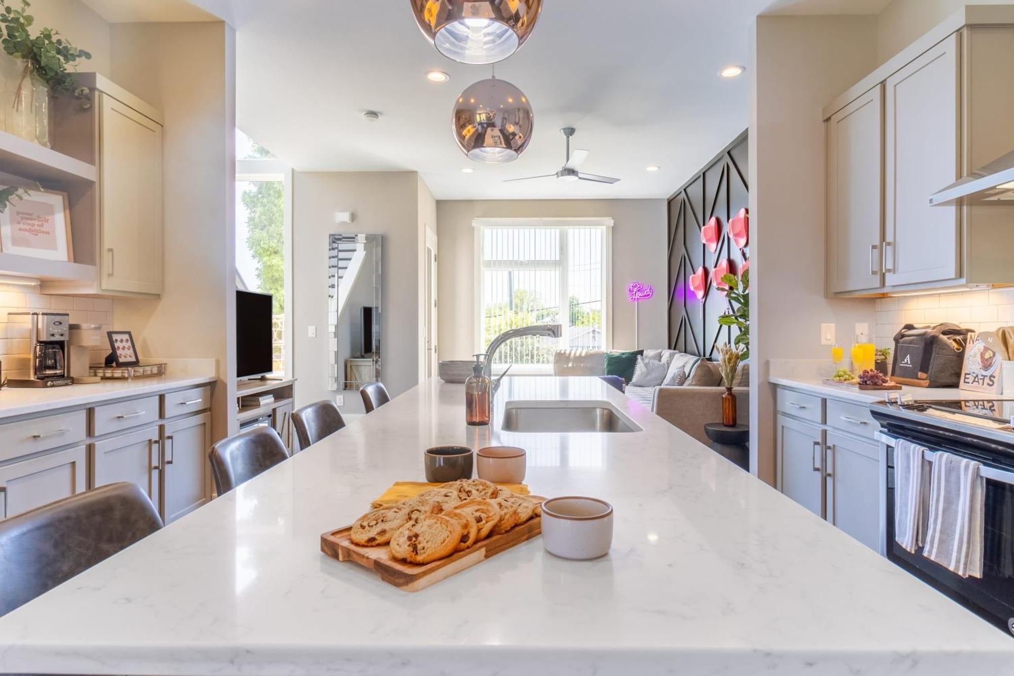 Holiday home Doralee By Avantstay Rooftop Mins From Downtown Dolly Parton Theme Nashville