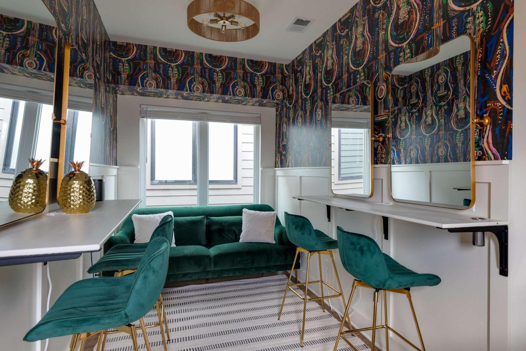 Holiday home The Lyric - New Luxury Home, Rooftop With Firepit! *