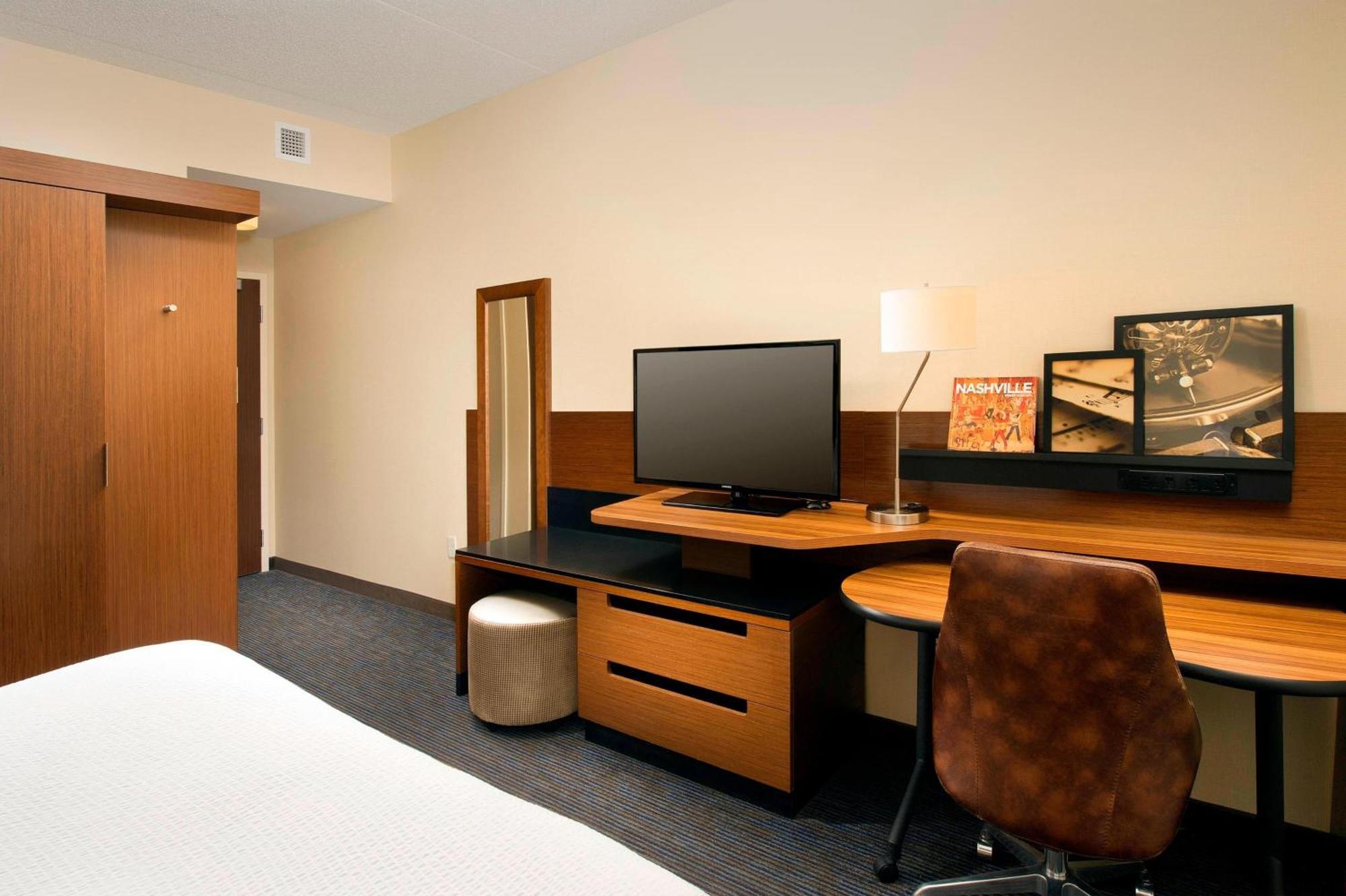 Hotel Fairfield And By Marriott Downtown/the Gulch Nashville