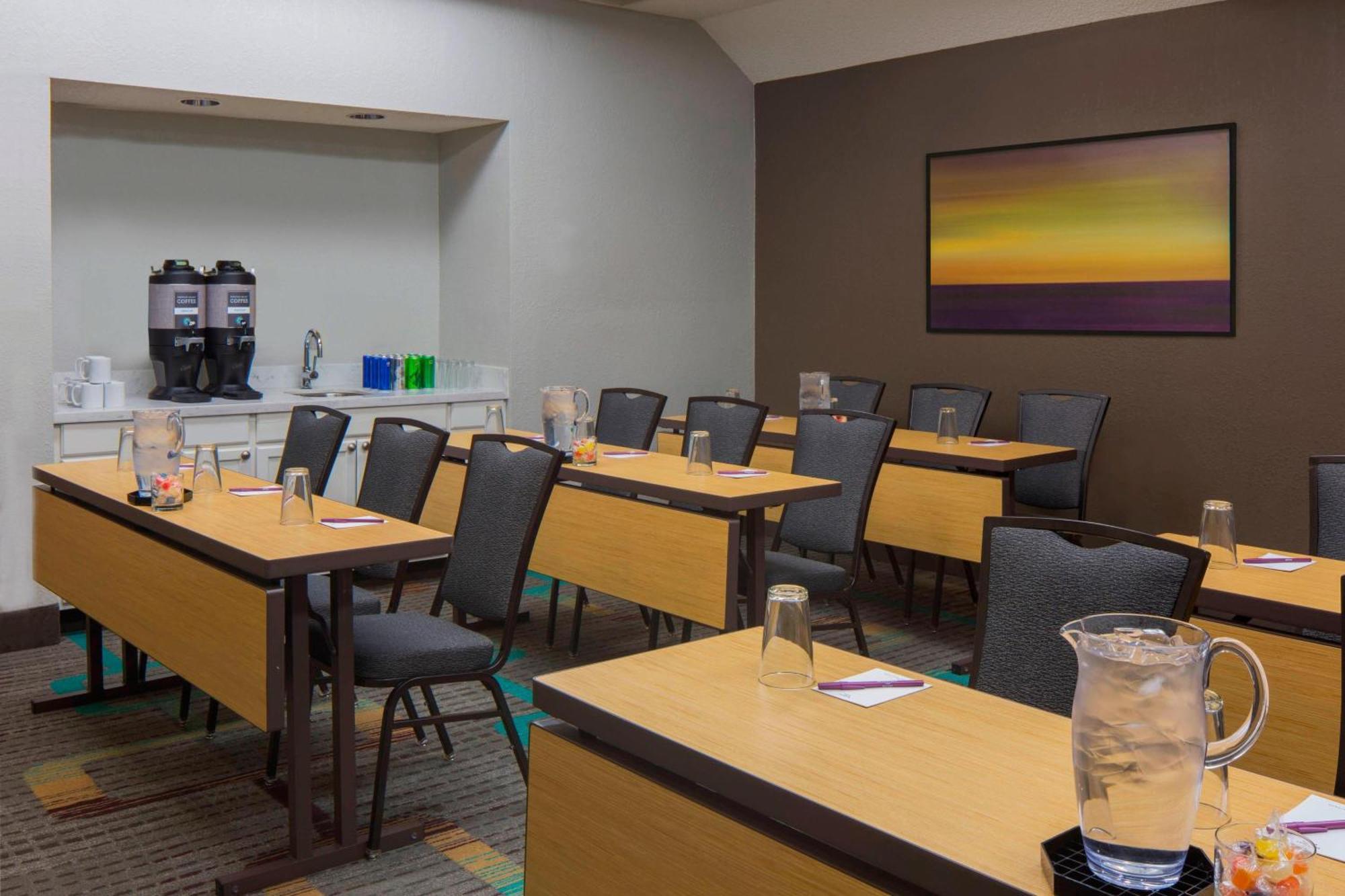 Hotel By Marriott Airport 3*