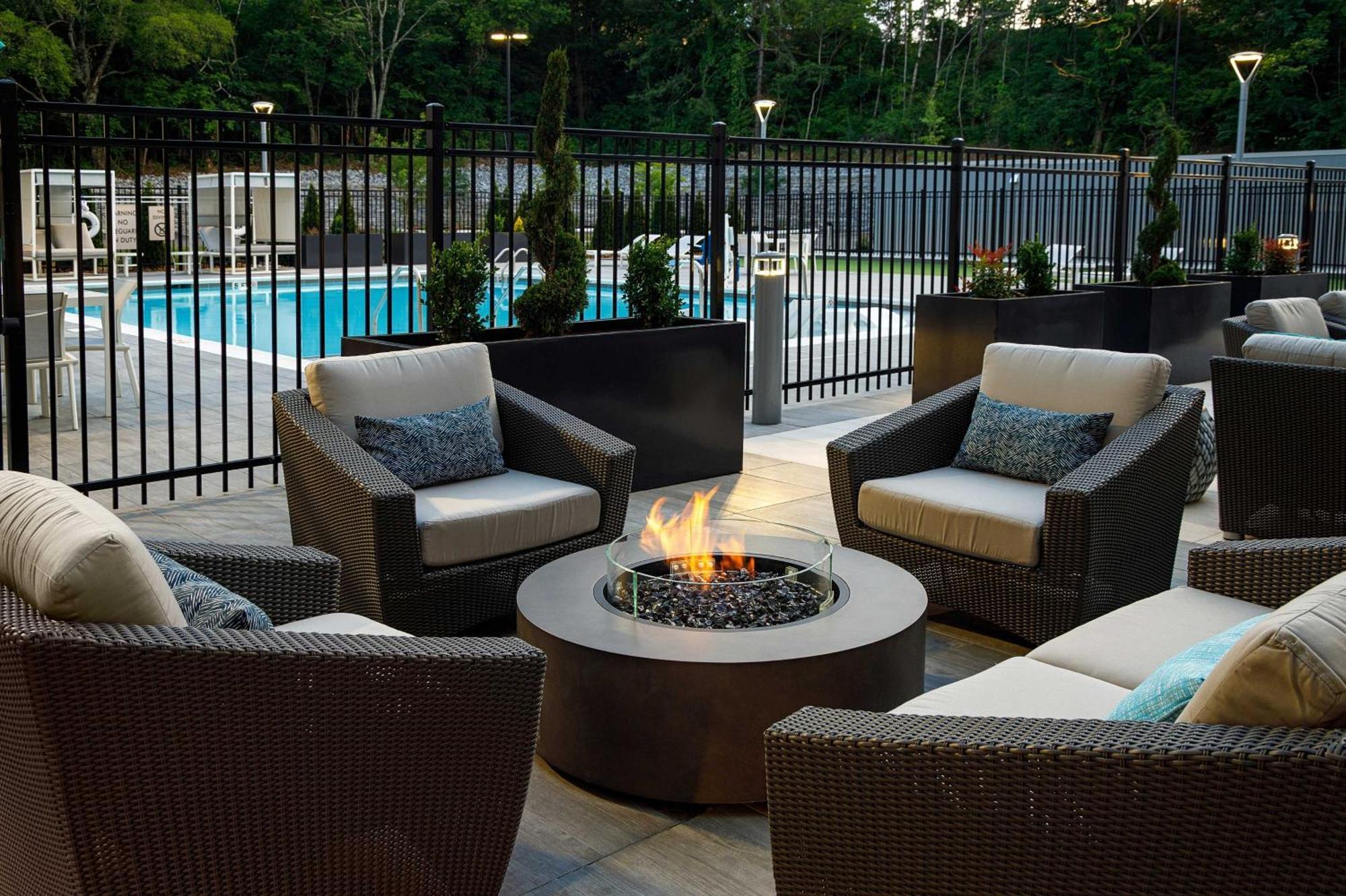 Hotel Element Airport